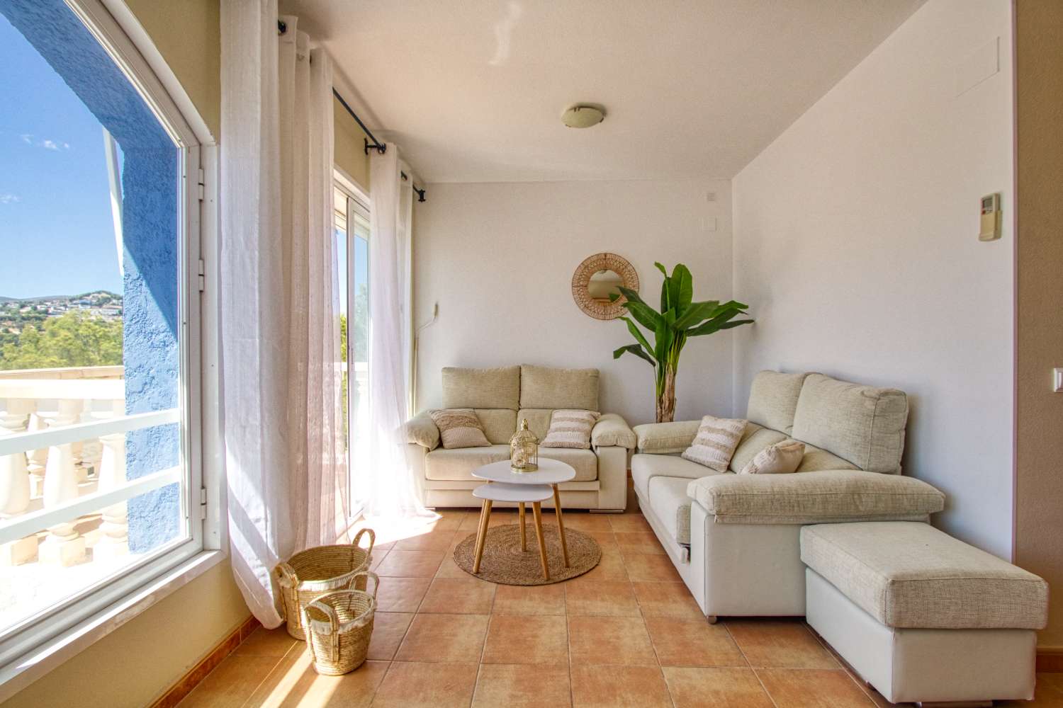 Penthouse en duplex avec 3 chambres, 2 places de parking et piscine dans un quartier résidentiel privé à Calpe (Alicante)