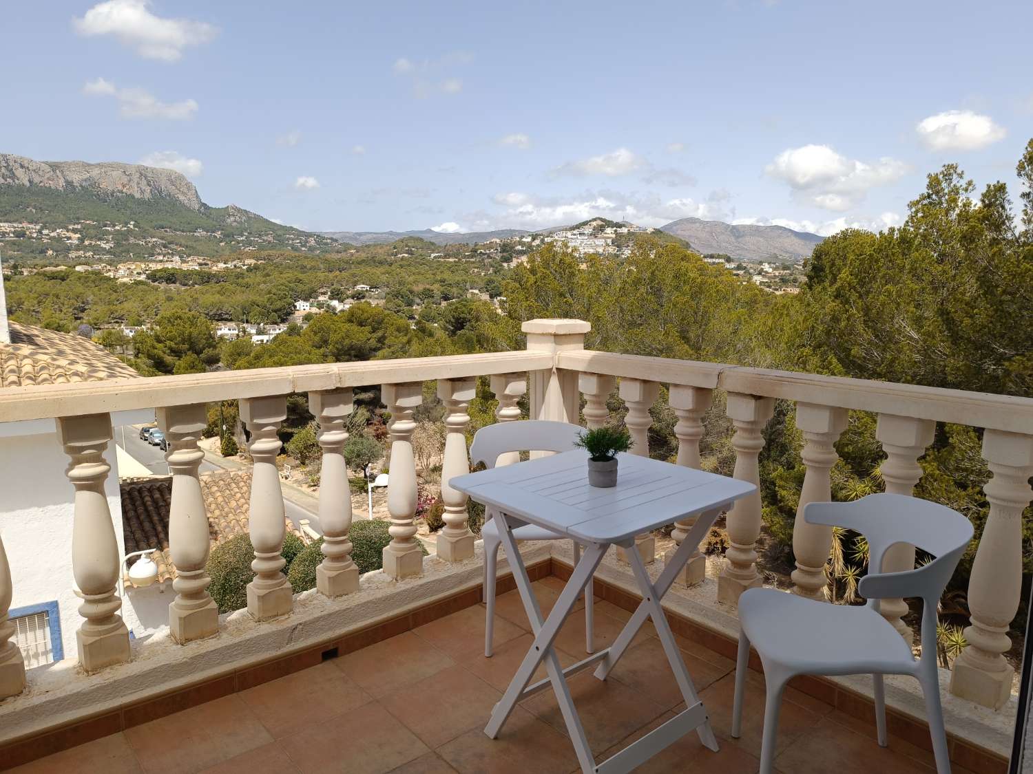 Duplex penthouse with 3 bedrooms, 2 parking spaces and pool in a private residential area in Calpe (Alicante)