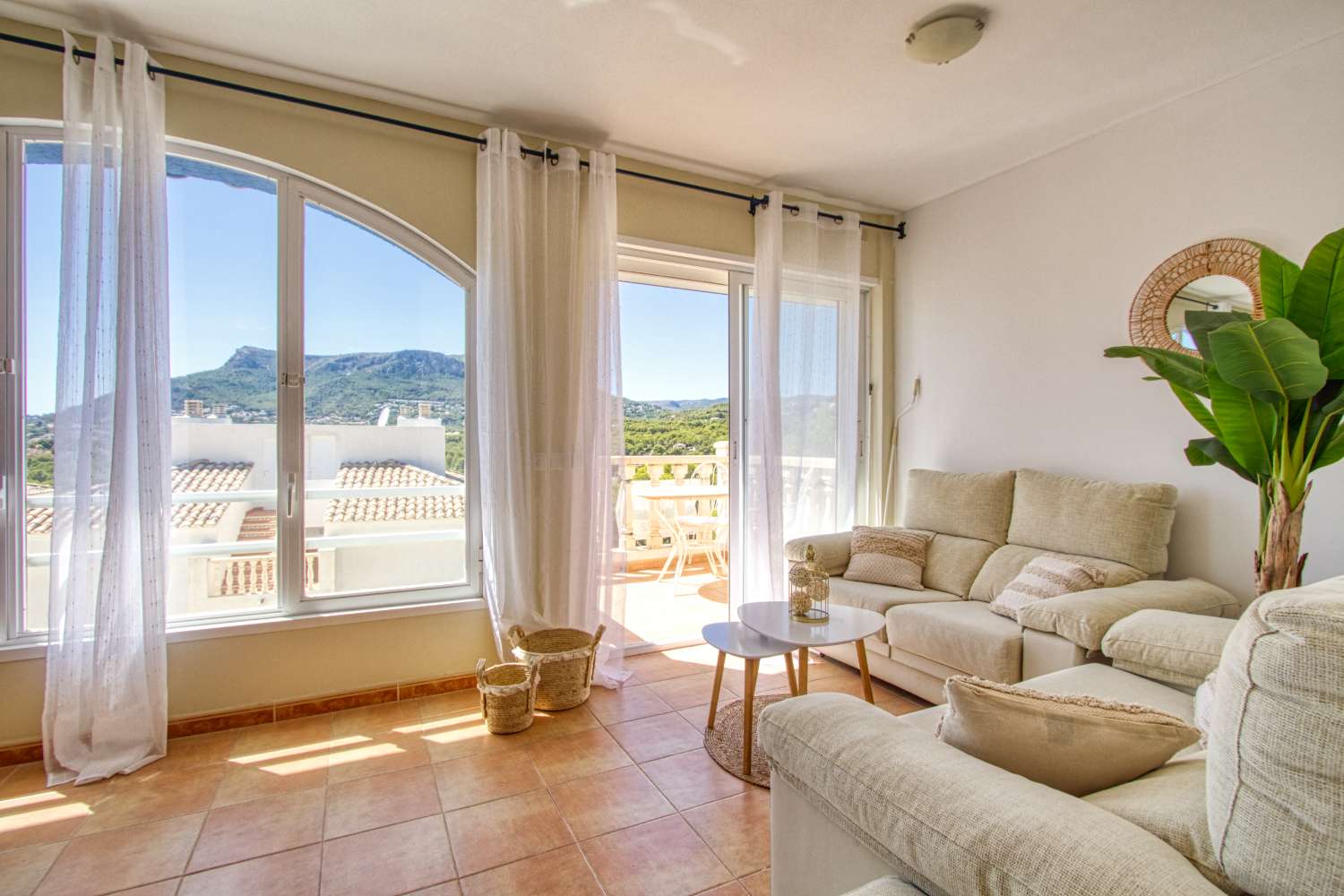 Penthouse en duplex avec 3 chambres, 2 places de parking et piscine dans un quartier résidentiel privé à Calpe (Alicante)