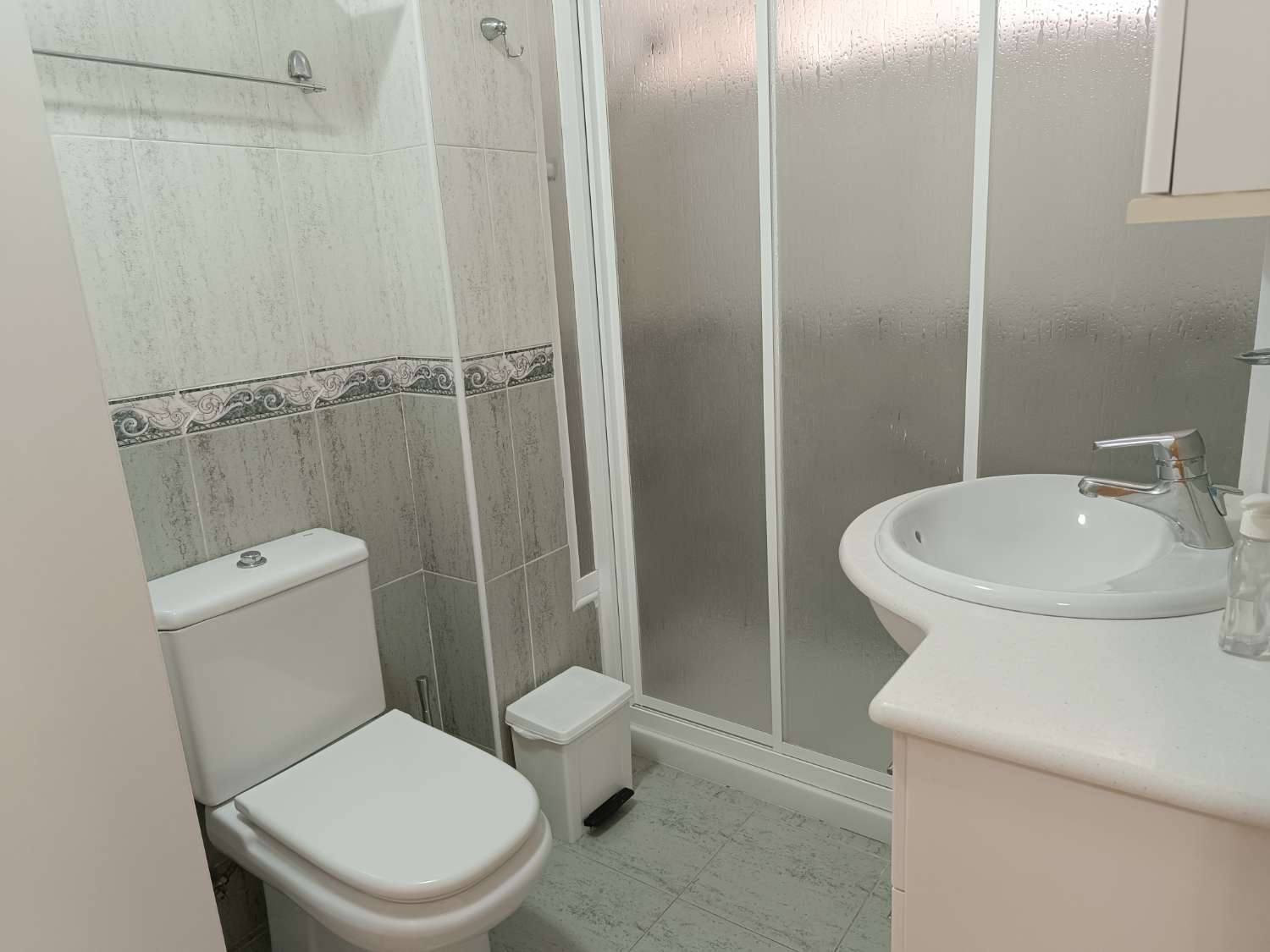 Atico-dúplex con 3 dormitorios, 2 parkings y piscina en residencial privado en Calpe (Alicante)