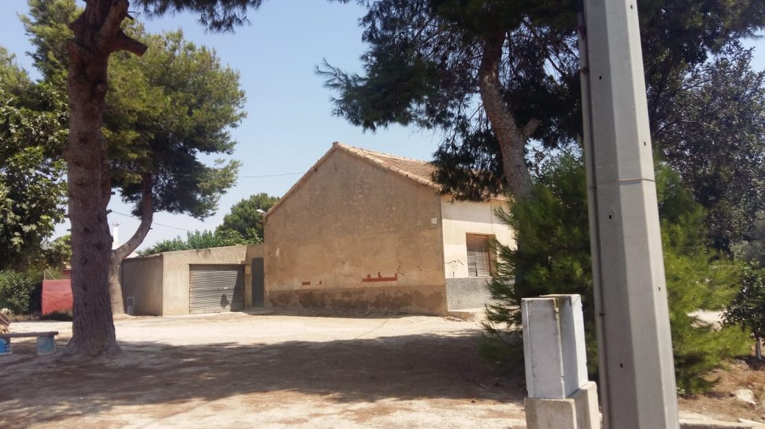 Propriété rustique de 26 715 m2 avec maison à Daya Nueva (Costa Blanca Sud)