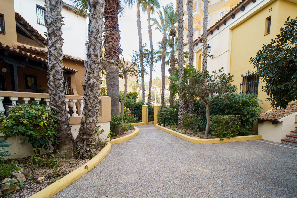 Duplex penthouse 300 meters from the sea, with garage and storage room in Torrevieja (Costa Blanca South)