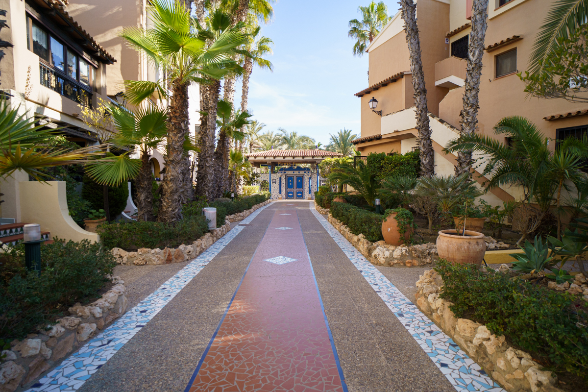 Duplex-Penthouse 300 Meter vom Meer entfernt, mit Garage und Abstellraum in Torrevieja (Costa Blanca Süd)