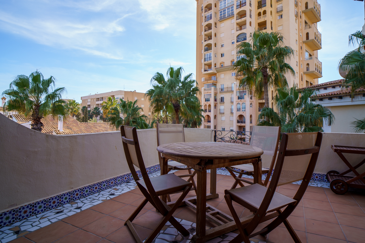 Penthouse en duplex à 300 mètres de la mer, avec garage et débarras à Torrevieja (Costa Blanca Sud)