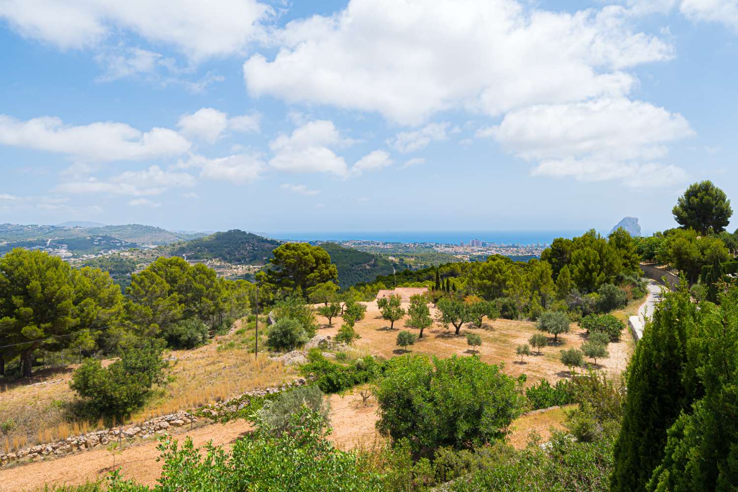 Renovated independent villa with panoramic views in Calpe (Costa Blanca)