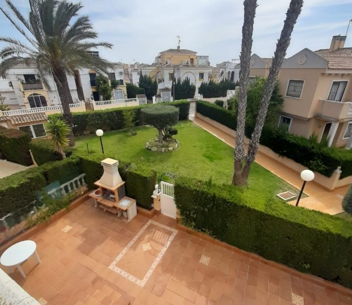 Maison jumelée de 5 chambres à Resicencial avec piscine et jardins à Torrevieja (Costa Blanca Sud)