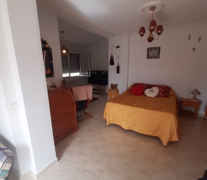 Semi-detached house with 5 bedrooms in Resicencial with pool and gardens in Torrevieja (Costa Blanca South)