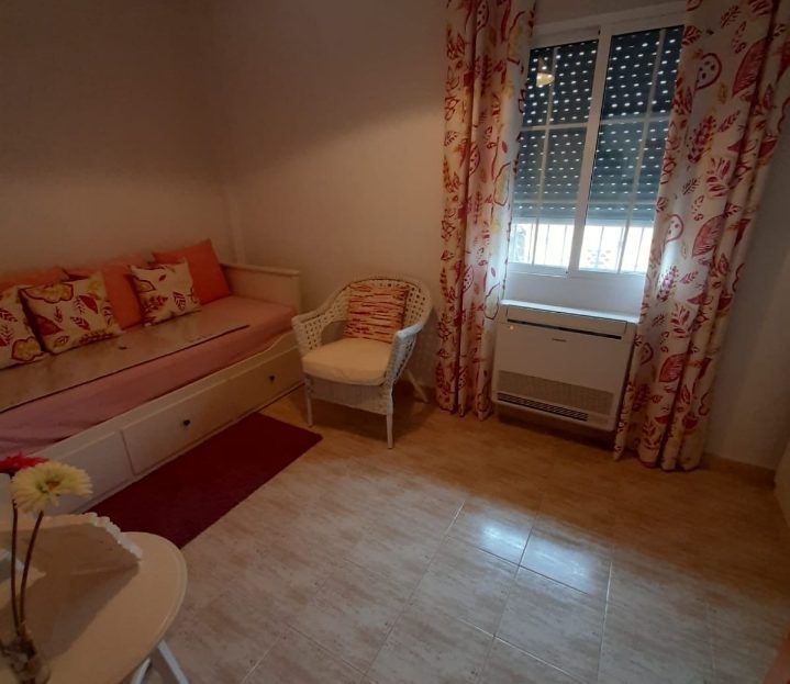 Chalet pareado con 5 dormitorios en Resicencial con piscina y jardines en Torrevieja (Costa Blanca Sur)