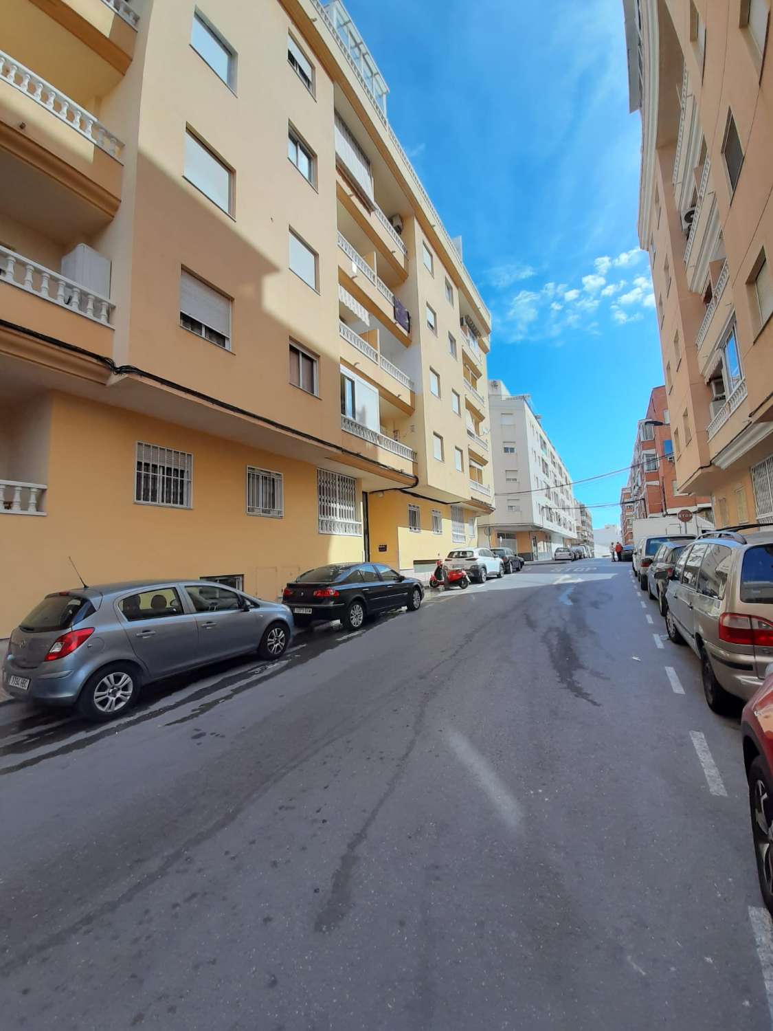 2 bedroom ground floor apartment with pool 800 m from the sea and next to all services in Torrevieja (Costa Blanca South)