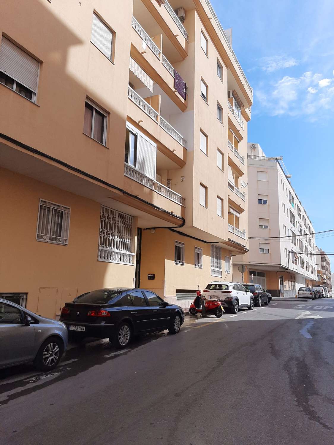 2 bedroom ground floor apartment with pool 800 m from the sea and next to all services in Torrevieja (Costa Blanca South)