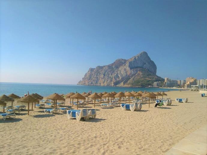 Plot of 849 m2 completely flat with electricity and water very close to all types of services in Calpe (Costa Blanca)