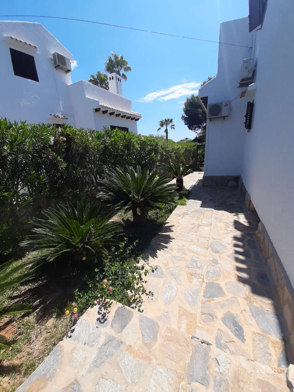 Freistehende Villa mit 4 Schlafzimmern, 400 m vom Strand entfernt in Orihuela Costa (Costa Blanca Süd)