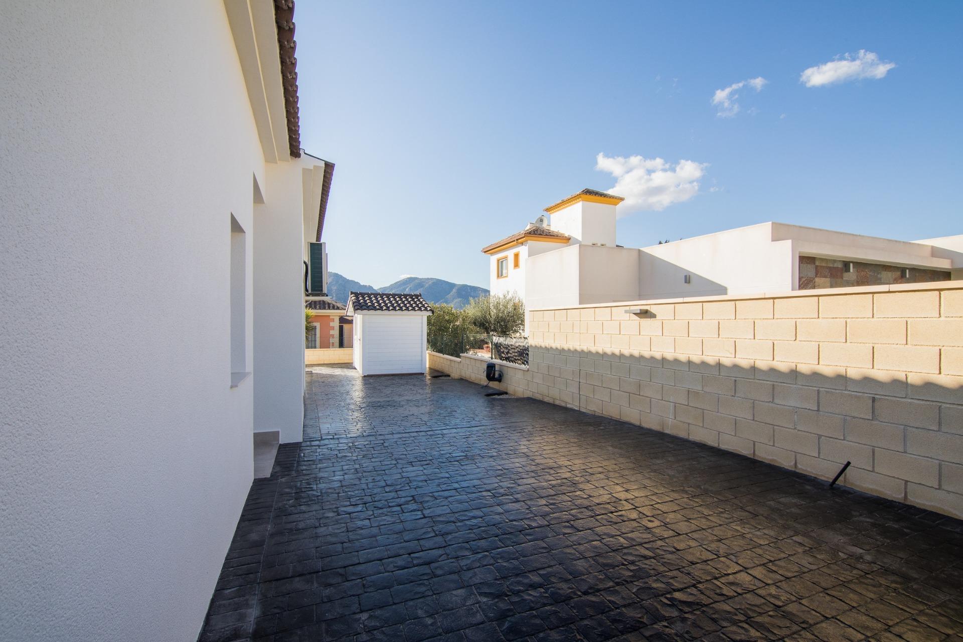 Villa for sale in Pinoso