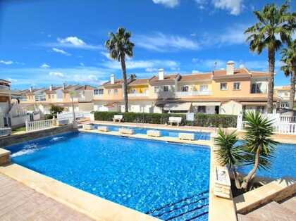 Bungalow duplex jumelé de 3 chambres avec piscine commune à Benijofar (Alicante)