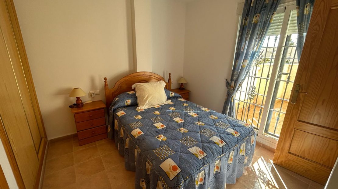 Maisonette-Bungalow mit 2 Schlafzimmern in Wohnanlage mit Pool und Parkplatz in Torrevieja (Costa Blanca)