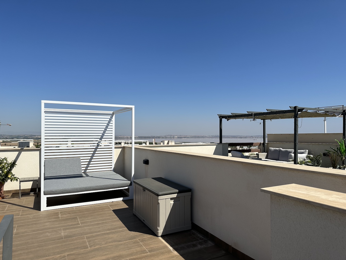 PENTHOUSE 2 BETTEN UND 2 BÄDER MIT PARKPLATZ UND ABSTELLRAUM IN TORREVIEJA (COSTA BLANCA)