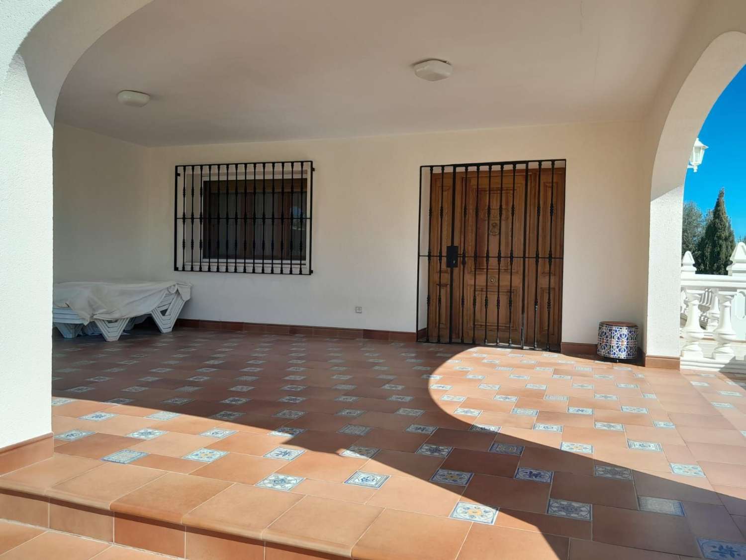 Villa met 5 slaapkamers, zwembad, garage en dichtbij alle voorzieningen in Calpe (Alicante)