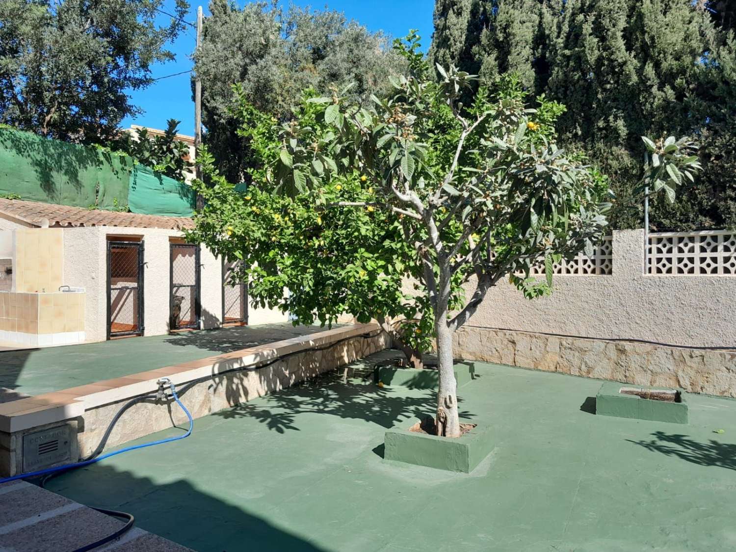 Chalet con 5 dormitorios, piscina, garaje y cerca de todos los servicios en Calpe (Alicante)