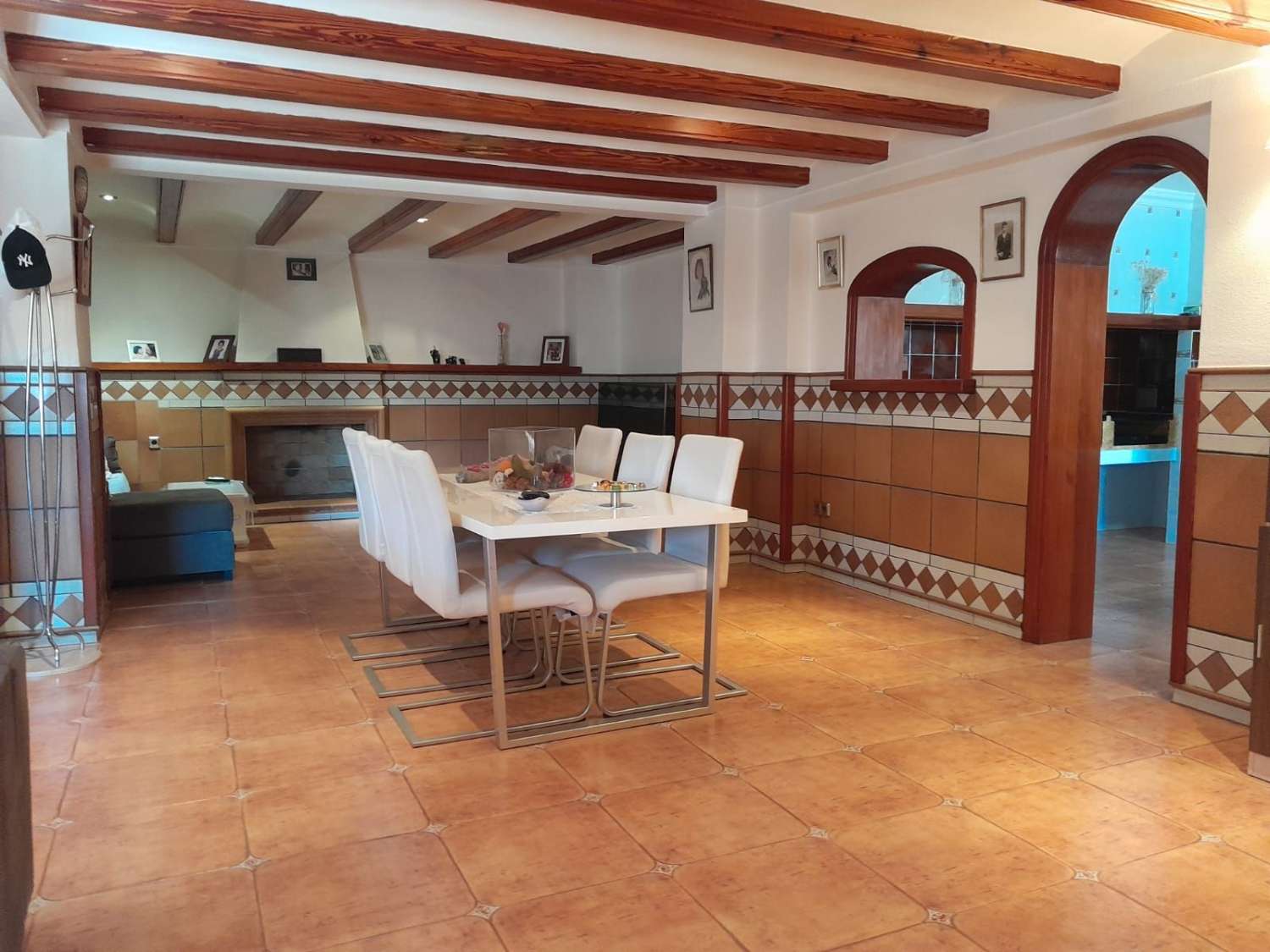 Villa avec 5 chambres, piscine, garage et proche de tous les services à Calpe (Alicante)