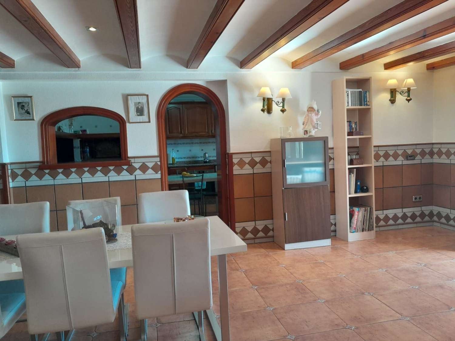 Villa met 5 slaapkamers, zwembad, garage en dichtbij alle voorzieningen in Calpe (Alicante)