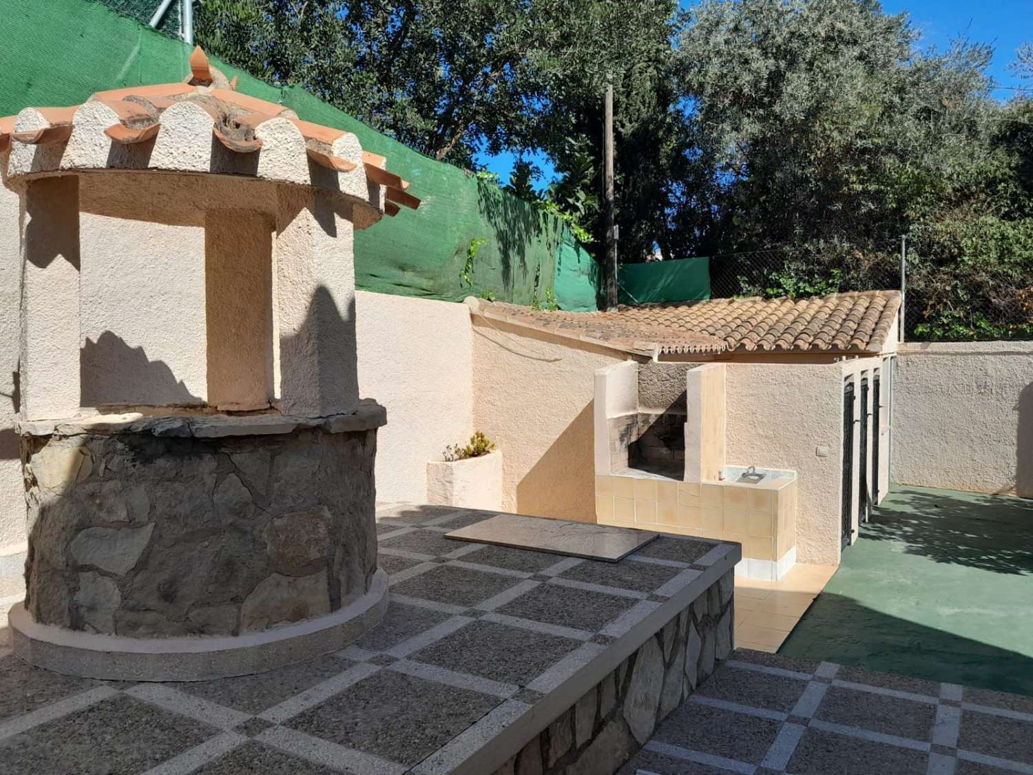 Villa met 5 slaapkamers, zwembad, garage en dichtbij alle voorzieningen in Calpe (Alicante)