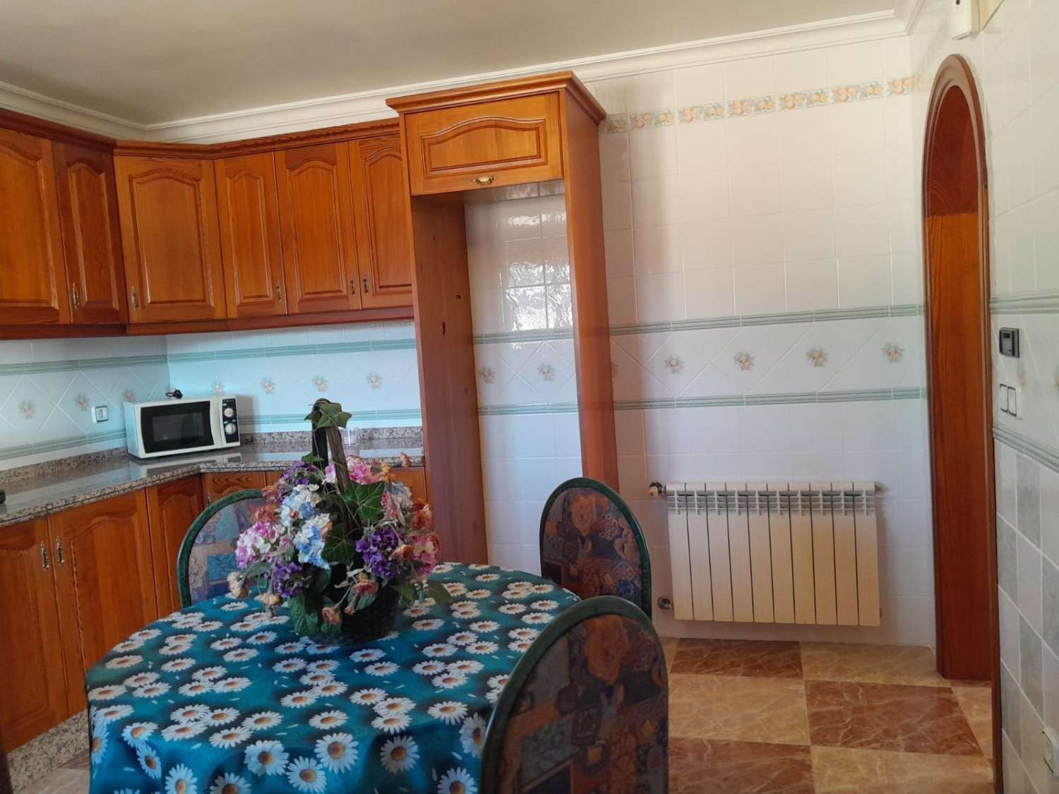 Chalet con 5 dormitorios, piscina, garaje y cerca de todos los servicios en Calpe (Alicante)