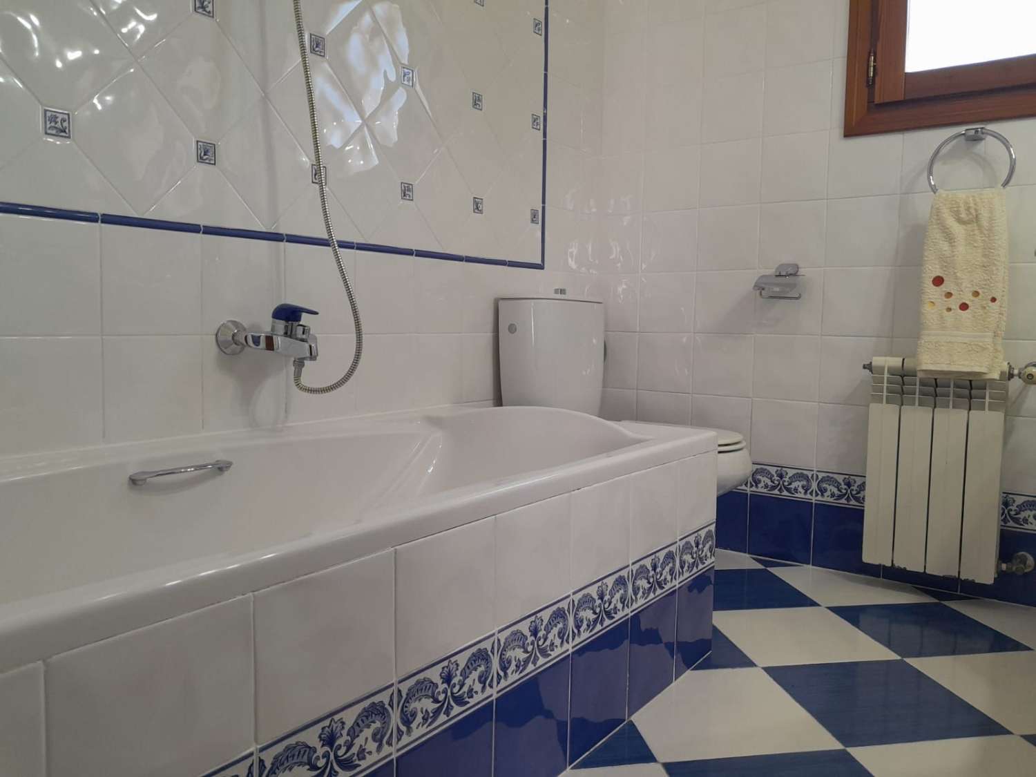 Villa avec 5 chambres, piscine, garage et proche de tous les services à Calpe (Alicante)