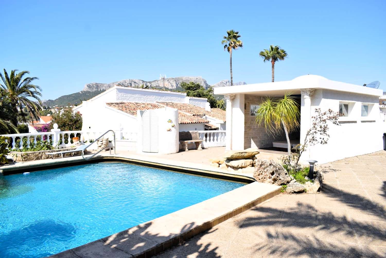 Residential complex with magnificent business opportunities just 4 km from the beaches in Calpe (Costa Blanca)