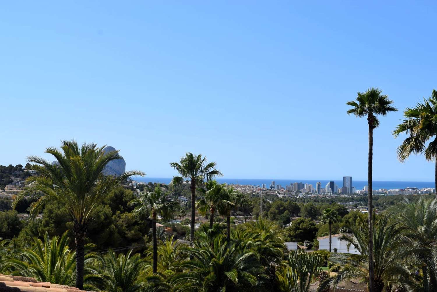 Complexe résidentiel avec de magnifiques possibilités commerciales à seulement 4 km des plages de Calpe (Costa Blanca)