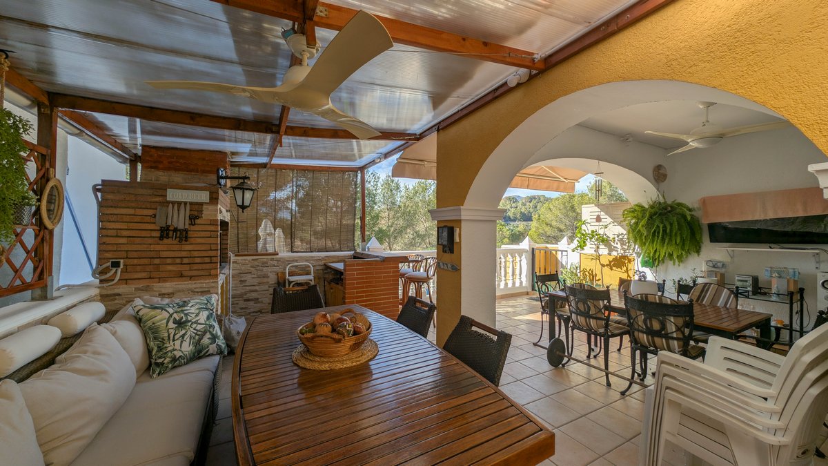 Gezellige bungalow met gemeenschappelijk zwembad te koop in Calpe (Costa Blanca Noord)