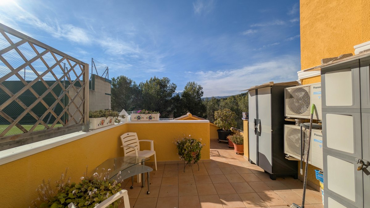 Gezellige bungalow met gemeenschappelijk zwembad te koop in Calpe (Costa Blanca Noord)