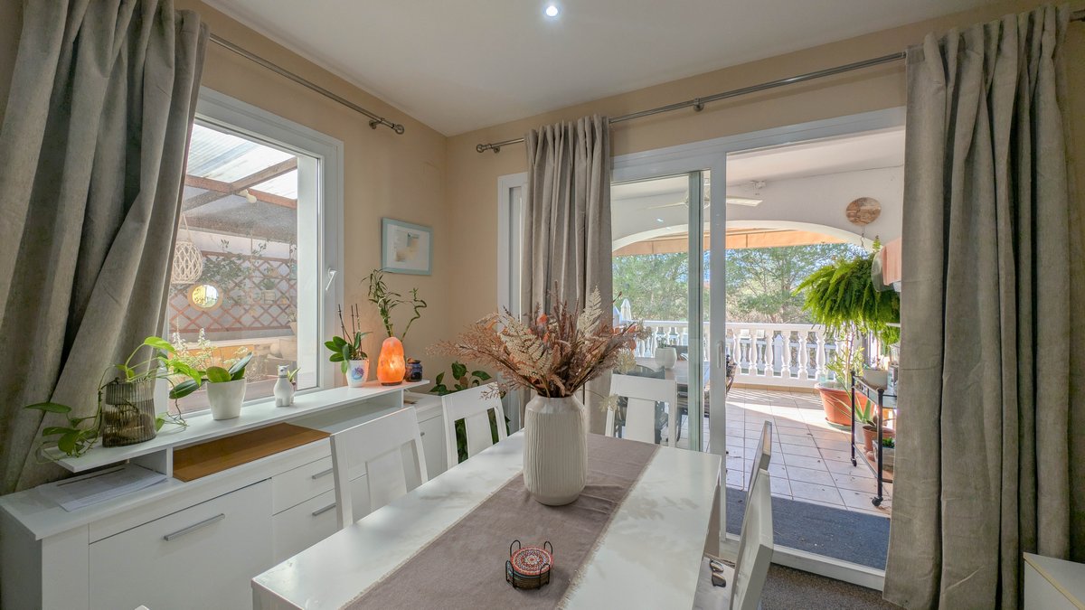 Gezellige bungalow met gemeenschappelijk zwembad te koop in Calpe (Costa Blanca Noord)