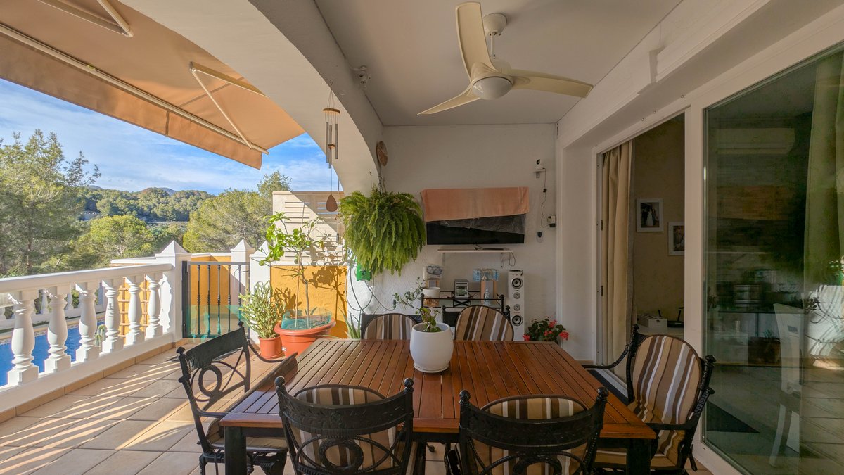 Gezellige bungalow met gemeenschappelijk zwembad te koop in Calpe (Costa Blanca Noord)