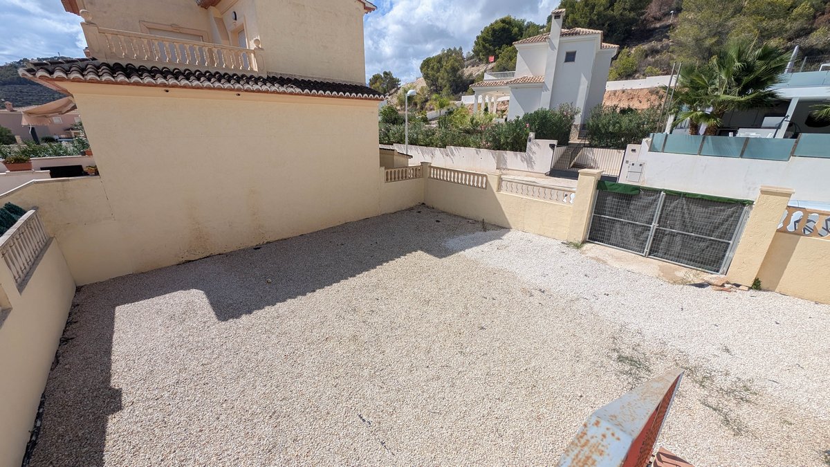 Ruime bungalow met uitzicht op de bergen te koop in Calpe (Costa Blanca Noord)