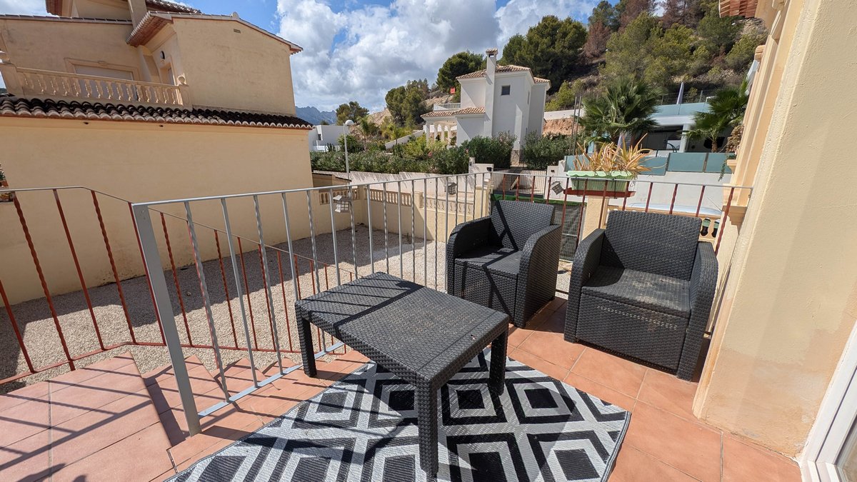 Ruime bungalow met uitzicht op de bergen te koop in Calpe (Costa Blanca Noord)