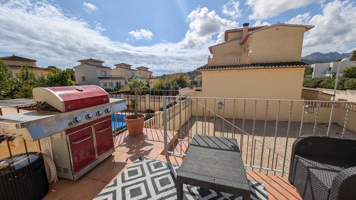 Ruime bungalow met uitzicht op de bergen te koop in Calpe (Costa Blanca Noord)