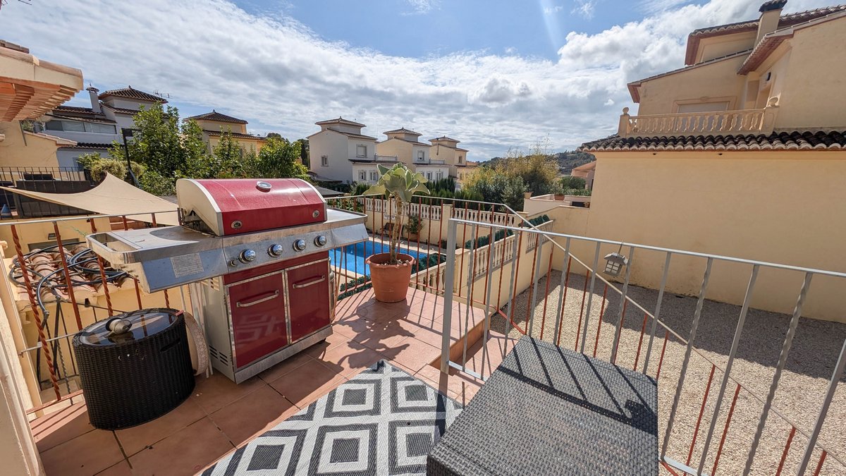 Ruime bungalow met uitzicht op de bergen te koop in Calpe (Costa Blanca Noord)