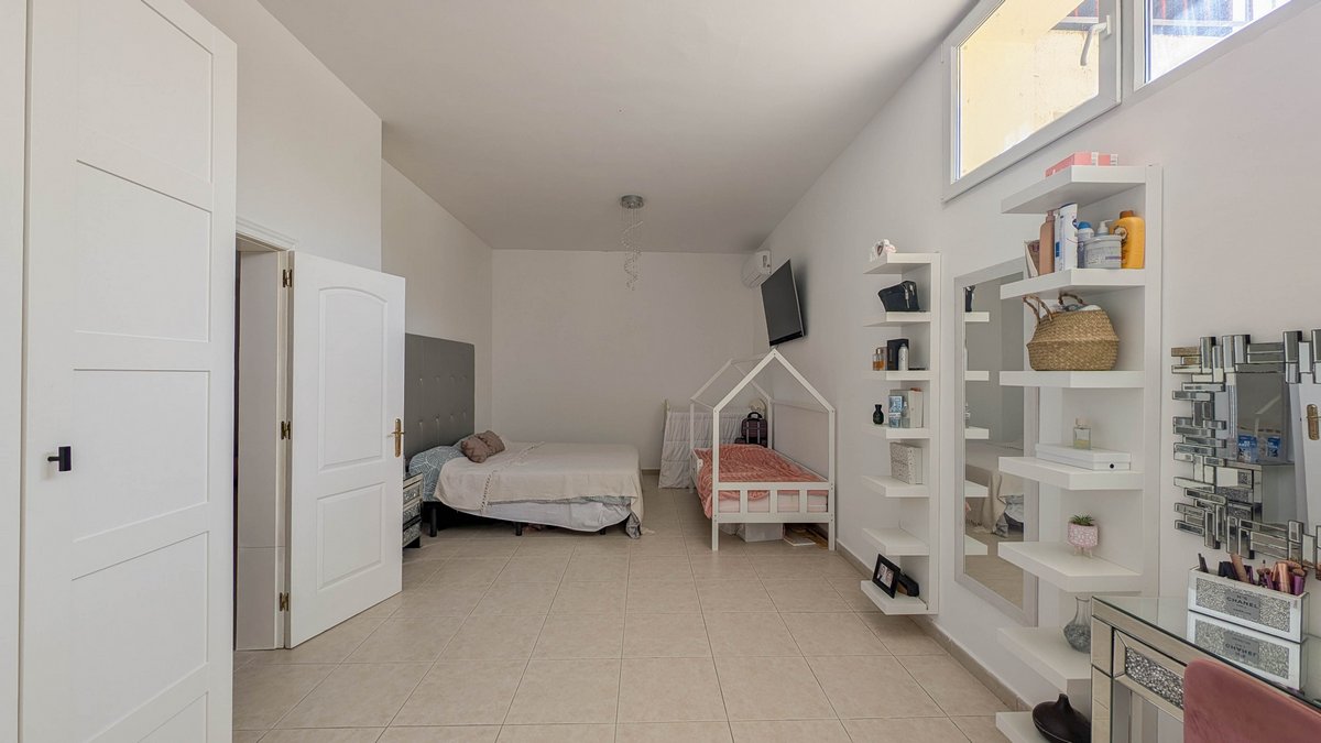 Ruime bungalow met uitzicht op de bergen te koop in Calpe (Costa Blanca Noord)