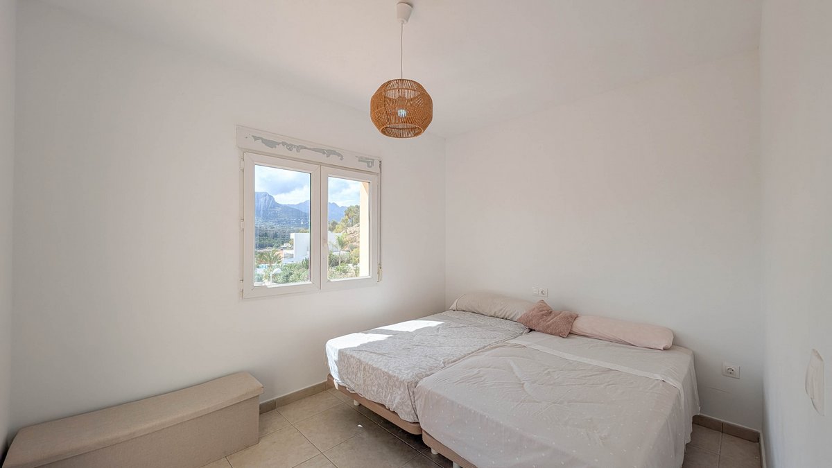 Ruime bungalow met uitzicht op de bergen te koop in Calpe (Costa Blanca Noord)