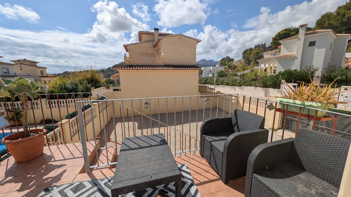 Ruime bungalow met uitzicht op de bergen te koop in Calpe (Costa Blanca Noord)