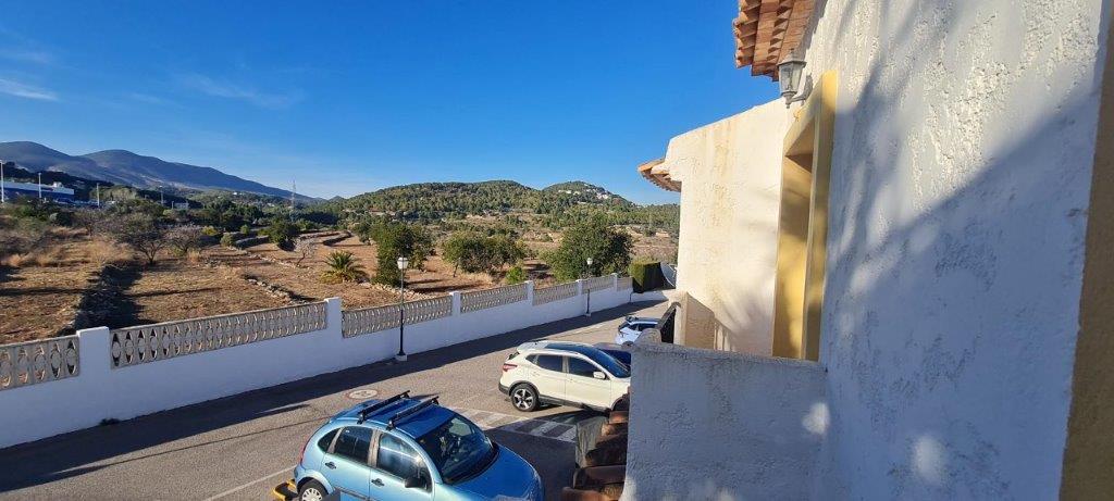 Halfvrijstaande woning met gemeenschappelijk zwembad dichtbij alle voorzieningen in Calpe (Noordelijke Costa Blanca)