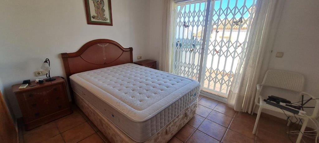 Chalet pareado con piscina comunitaria cerca de todos los servicios en Calpe (Costa Blanca Norte)