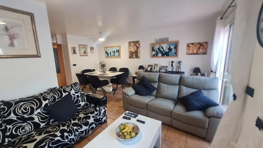 Semi-detached house with communal pool close to all amenities in Calpe (Northern Costa Blanca)