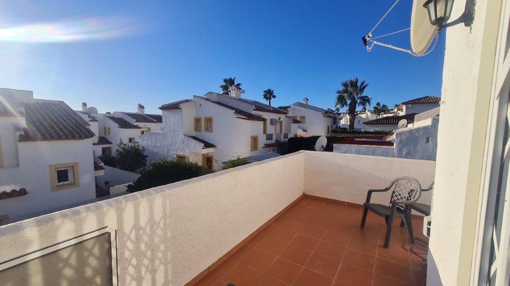 Semi-detached house with communal pool close to all amenities in Calpe (Northern Costa Blanca)