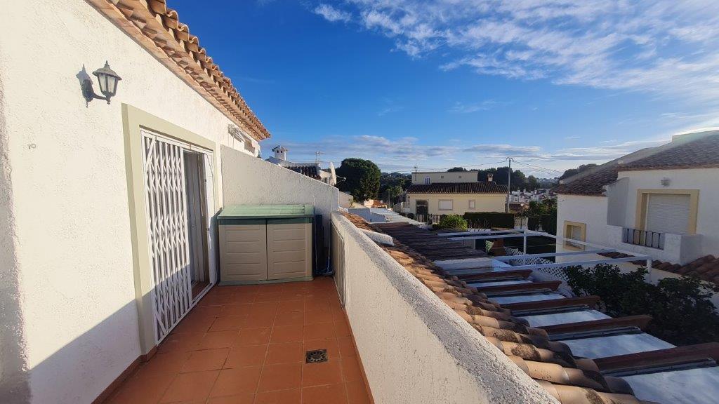 Halfvrijstaande woning met gemeenschappelijk zwembad dichtbij alle voorzieningen in Calpe (Noordelijke Costa Blanca)