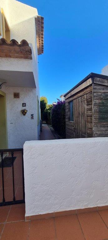 Semi-detached house with communal pool close to all amenities in Calpe (Northern Costa Blanca)