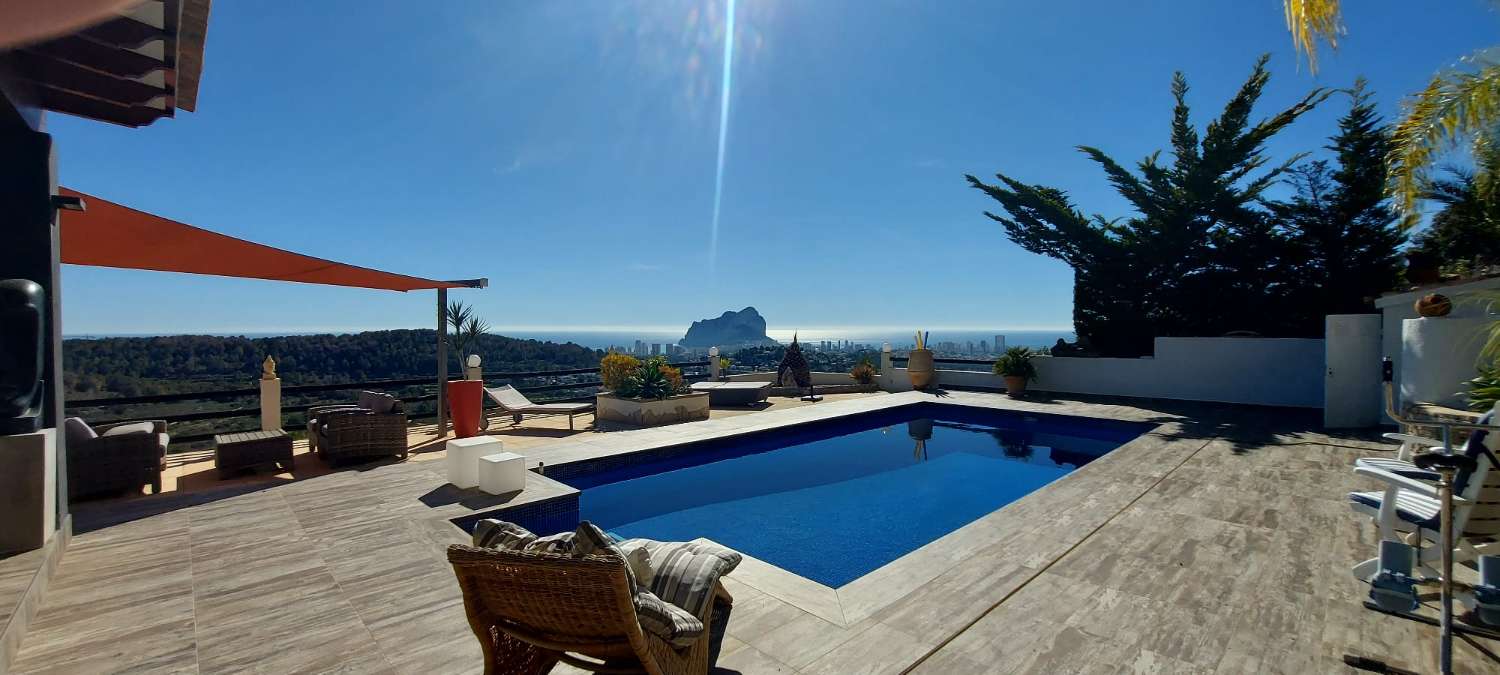 Villa mit herrlichem Panoramablick auf das Meer, den Ifach-Felsen und Calpe.