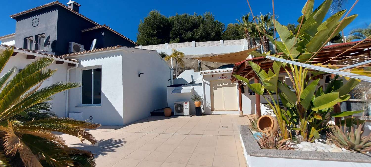 Villa mit herrlichem Panoramablick auf das Meer, den Ifach-Felsen und Calpe.