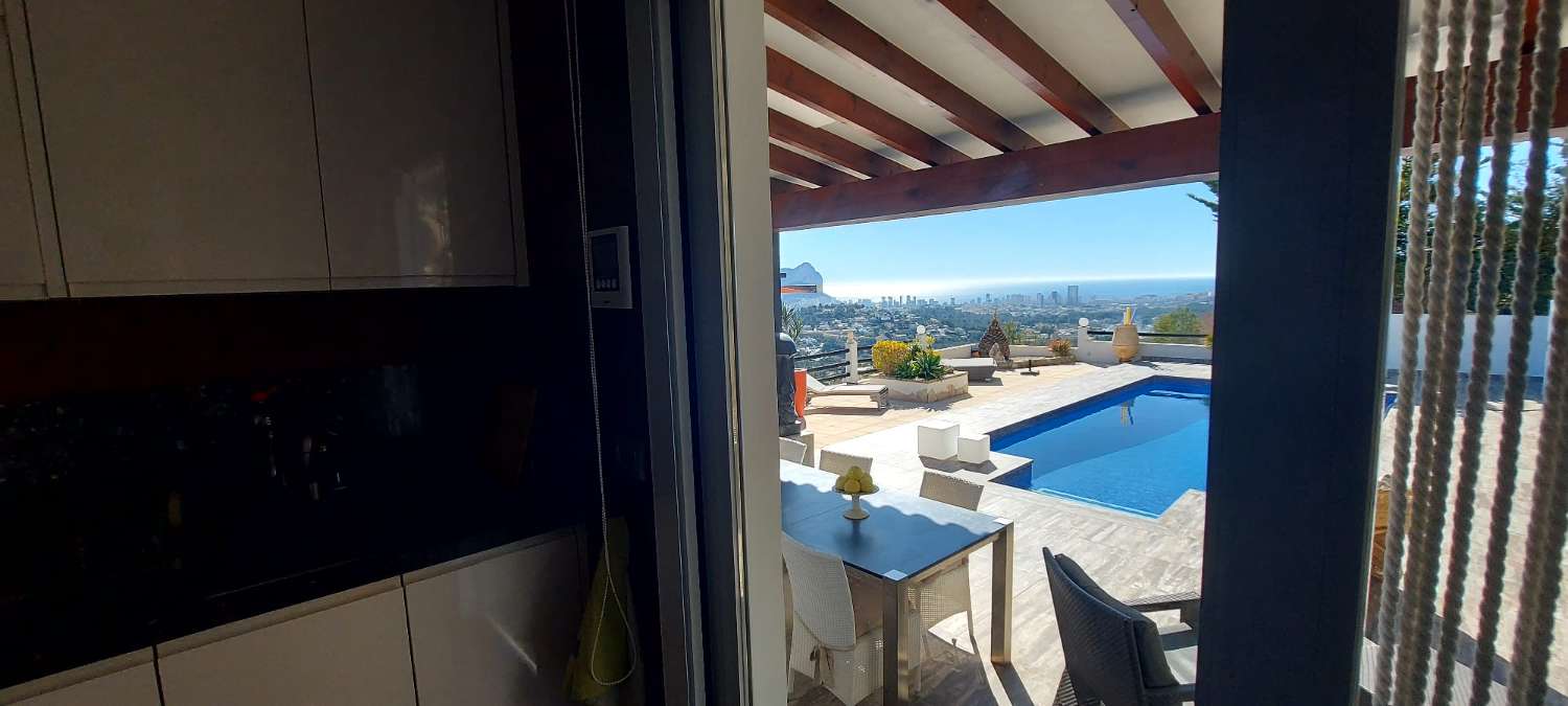 Villa mit herrlichem Panoramablick auf das Meer, den Ifach-Felsen und Calpe.