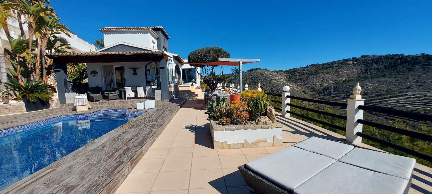 Villa mit herrlichem Panoramablick auf das Meer, den Ifach-Felsen und Calpe.